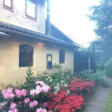 Retro Bolig - Fyldt Med Hygge! Ingen Luksus Kolind