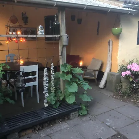 Retro Bolig - Fyldt Med Hygge! Ingen Luksus Lejlighed *