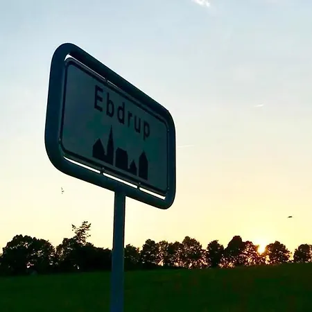 Retro Bolig - Fyldt Med Hygge! Ingen Luksus