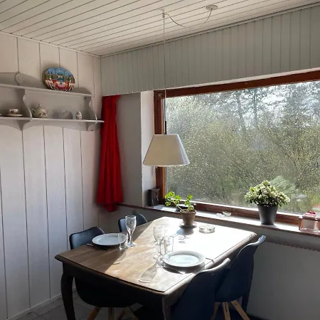 Retro Bolig - Fyldt Med Hygge! Ingen Luksus Kolind